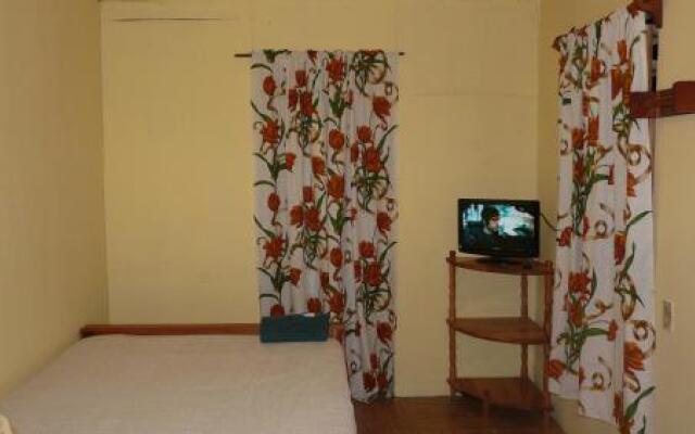 Flomon's Guest House