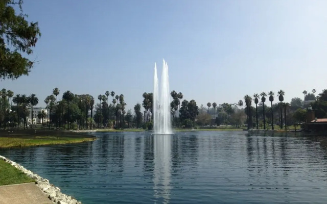 Private Bungalow - Walk to Universal Studios, Hollywood