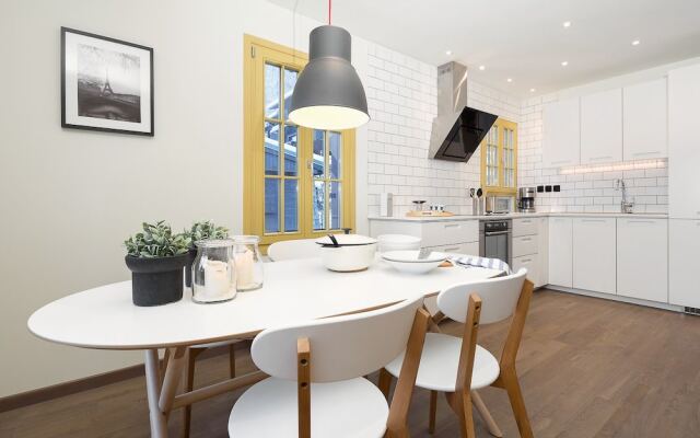 Chalet Suisse The Library