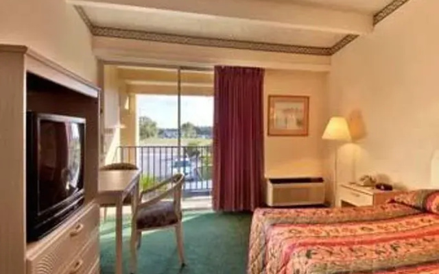 Howard Johnson Express Inn - Tampa North/Busch Gardens