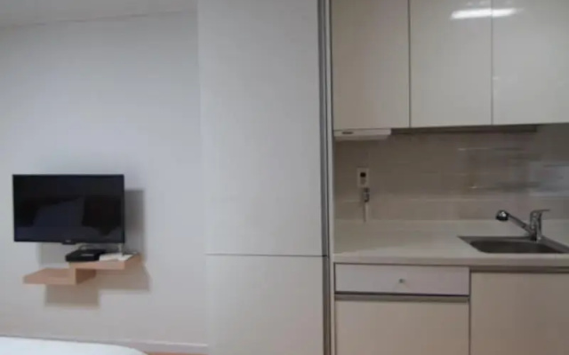 Oriental Modern Apartment 4