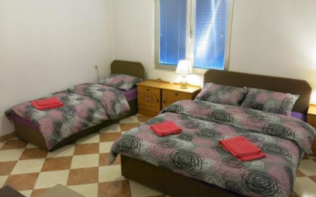 Hostel Topić