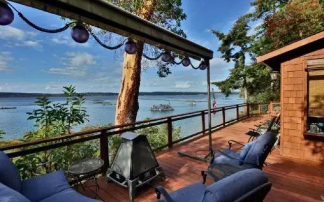 The Evans Beach House