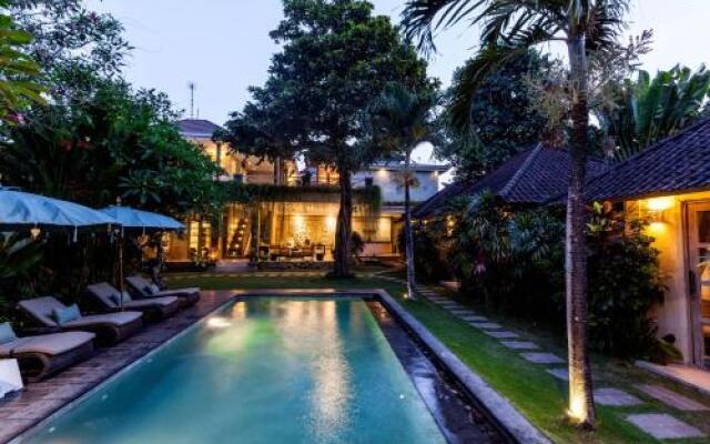 The Retreat - Contemporary Balinese Style Close to Beach