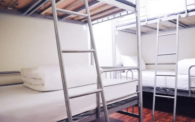 Hive House Capsule Inn 台北丰潮屋膠囊旅館