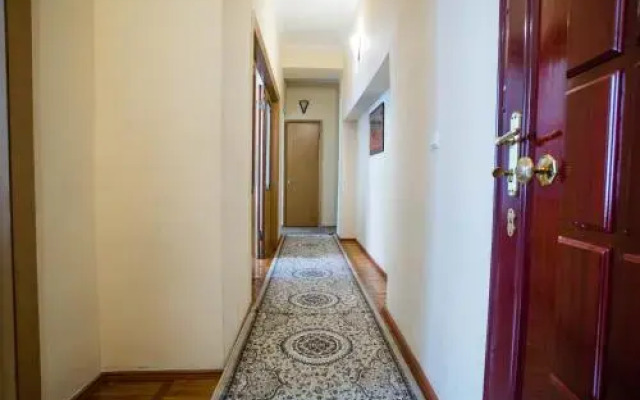 Boulevard Apartment
