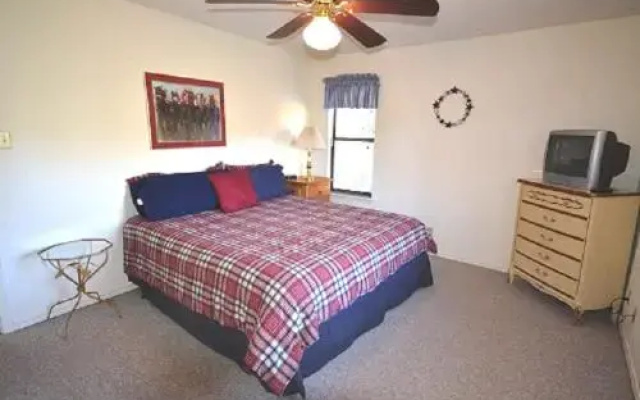 Chelsea House - 3 Br condo by RedAwning