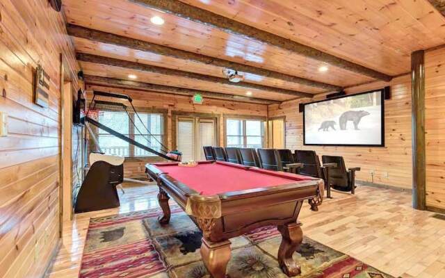 Pine Tree Lodge - Eight Bedroom Cabin