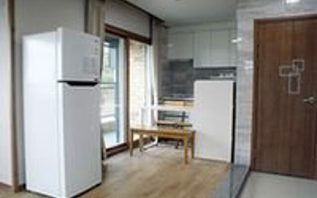 Jeju Gwan0eumsa Road Pension