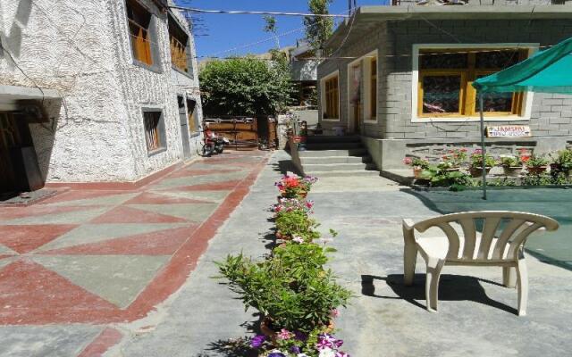 Jamspal Guest House