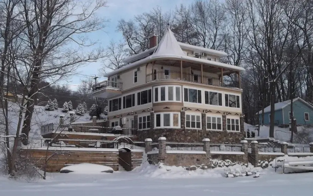 Steamboat Castle Bed and Breakfast