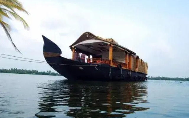 Pournami Houseboats