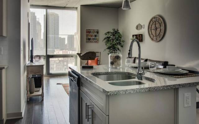 Stylish 1BR Apt Near Spectrum Center