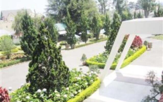 Lavy Hotel