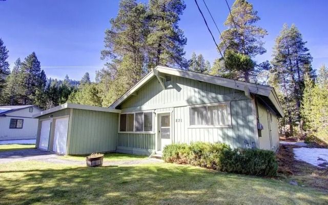 Pet Friendly Cabin by RedAwning