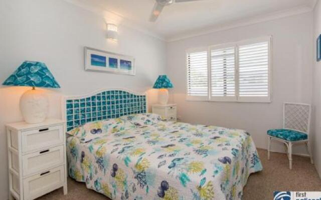 VIEWS VIEWS VIEWS! Front Top Floor Waterfront Unit - Chnook Apartments South Esp, Bongaree – Guest Rooms – Bongaree