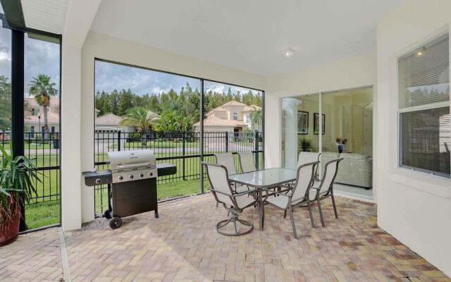 Huge Luxury Executive Rental with Private Pool & Fenced-in Backyard