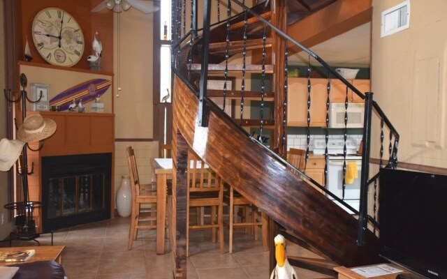 Pelican House by RedAwning