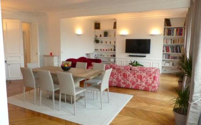 Marvellous Sunbathed 3BR at the heart of Paris