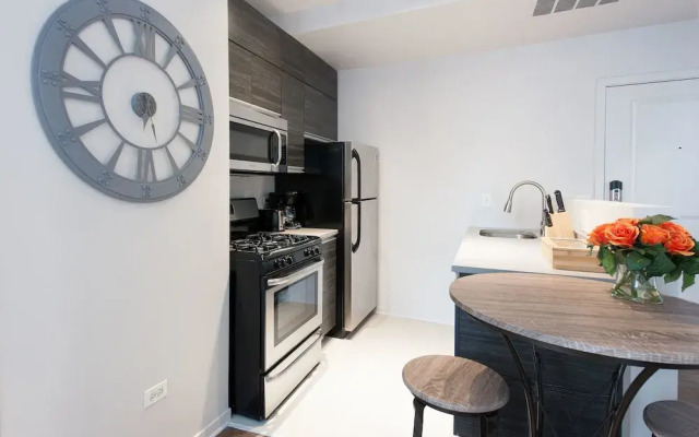 Classic South Loop Suites by Sonder