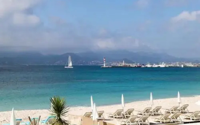 Le Colony