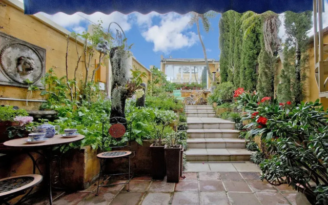 Breathtaking Views in Spacious Balmain House