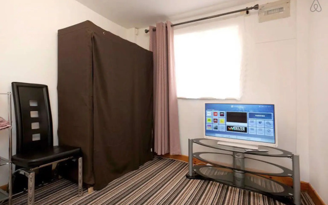 Two bedrooms self-contained flat with Free Parking - Flat 2
