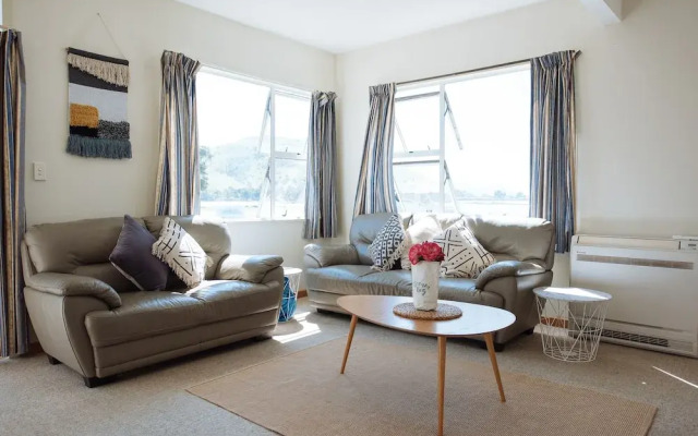 Pounawea Waterfront House