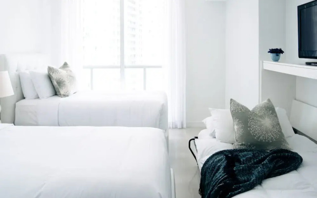 Oceanfront Brickell Suites by Sonder