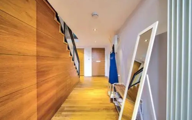 Q Suites