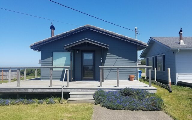 OceanSide Beach At Yachats 1 Br cottage by RedAwning