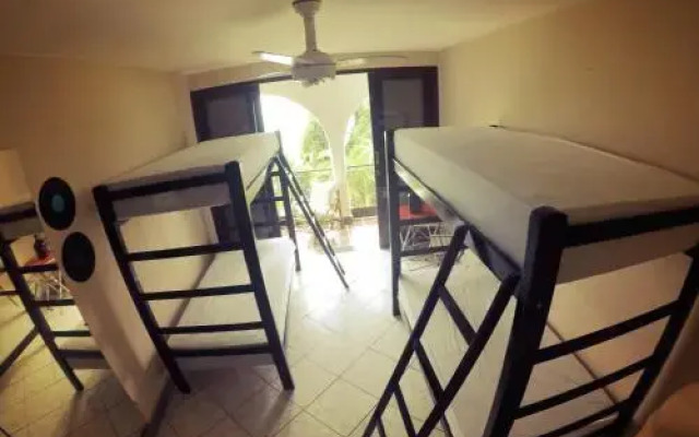 Hostel House 84