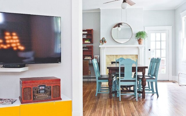 Hip Bungalow - 2 Br Home