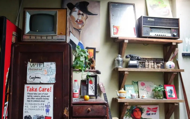 Chengdu Lazybones Lounge Hostel (Tianfu Square)