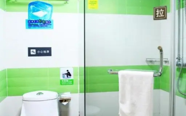 7Days Inn Shanghai Lujiazui Babaiban Pudian Road Subway Station