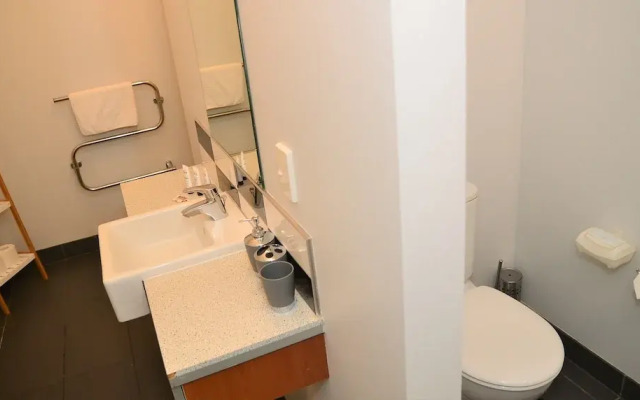 Lively And Stunning Auckland Central Apartment