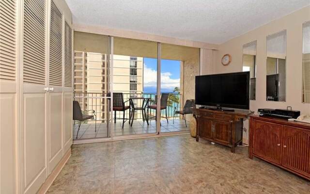 Royal Kahana 617 by RedAwning