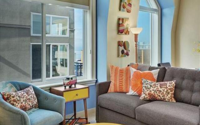 Belltown Court Sunset Suite