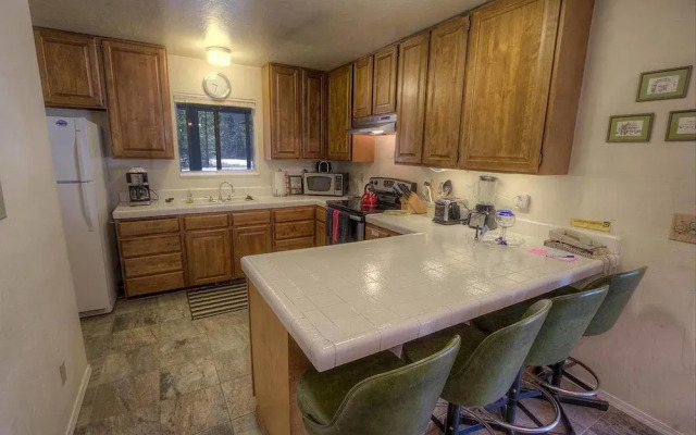 Pet Friendly Cabin by RedAwning