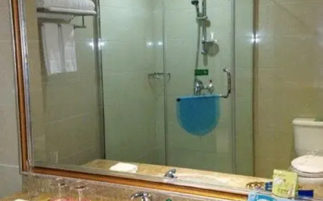Hollyear Hotel