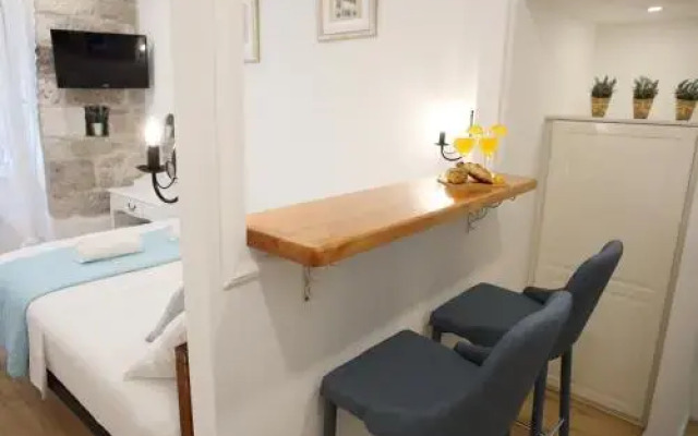 Split Old Town Suites