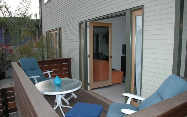 VE Venice Suite B by RedAwning