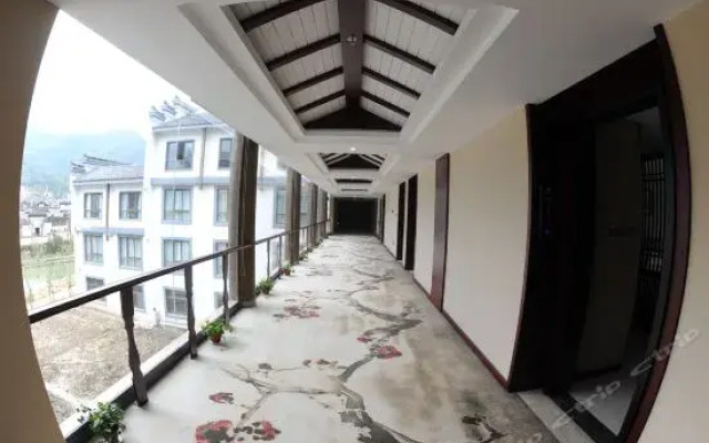 Biancheng Holiday Hotel