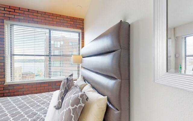 Seattle Waterfront Apartments by Barsala