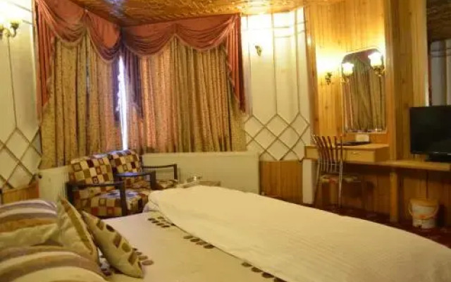 Hotel Hilltop