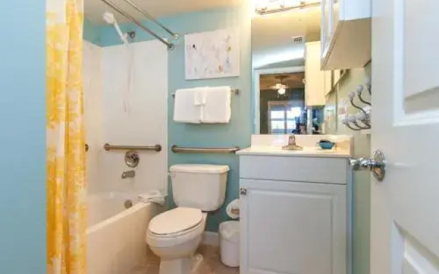 Pelican Isle 212 by RedAwning