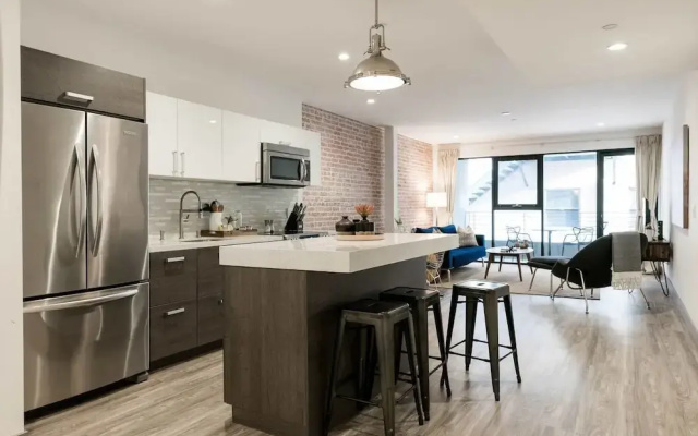 NYC Style Apt w/ Terrace + Stunning Rooftop Views