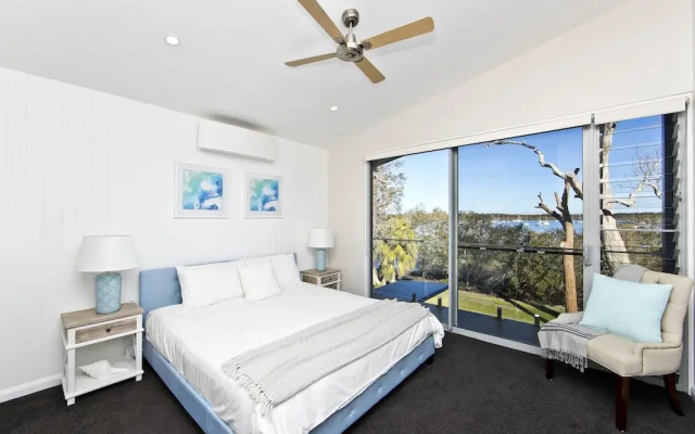 Hampton's Coastline Retreat