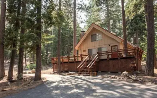 Iravani Dog Friendly Cabin by RedAwning
