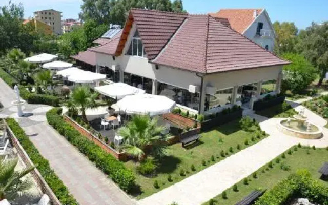 Godija Hotel & Suites